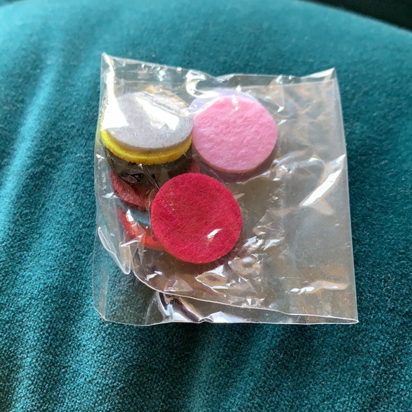 Silver Essential Oil Diffuser Necklace NWOT - Picture 4 of 8